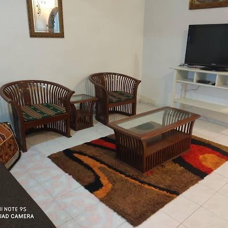 R&R Homestay Simpang Renggam Exterior photo