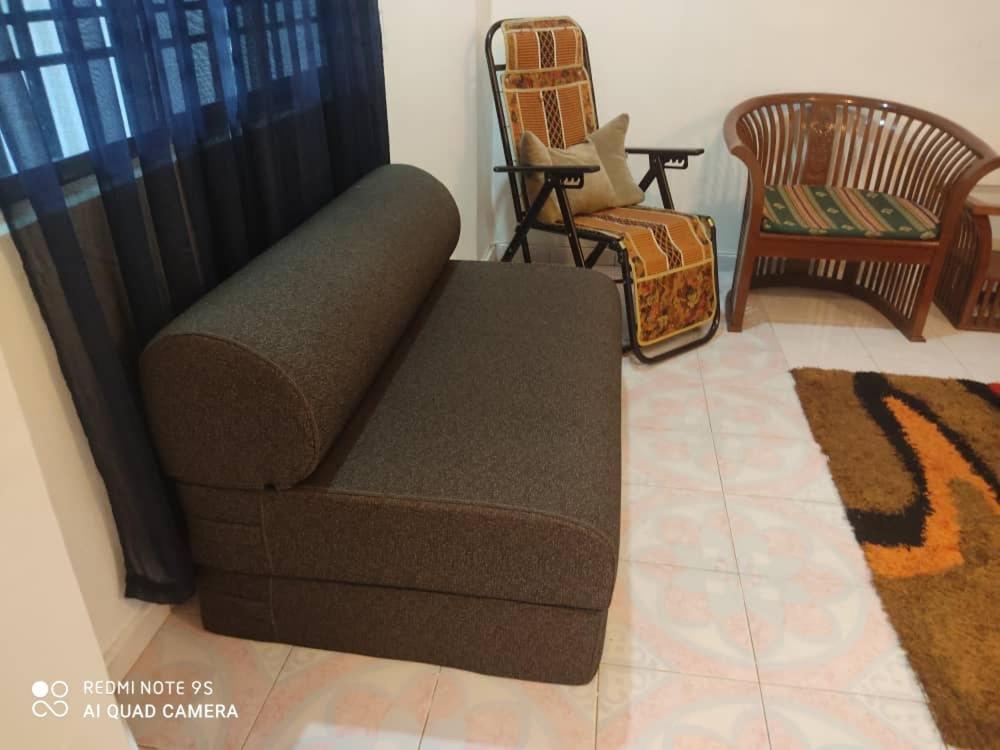 R&R Homestay Simpang Renggam Exterior photo